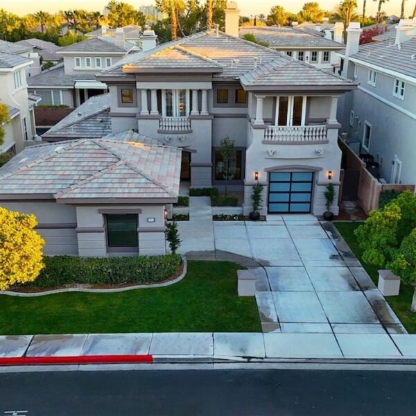 aerial view of beautiful houses